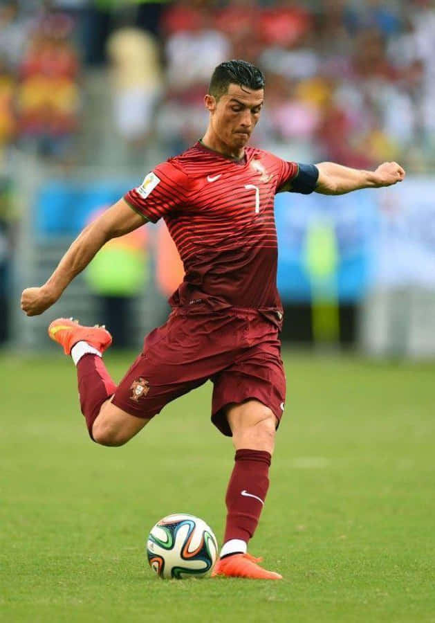 كريستيانو رونالدو، قائد المنتخب البرتغالي لكرة القدم. خلفية
