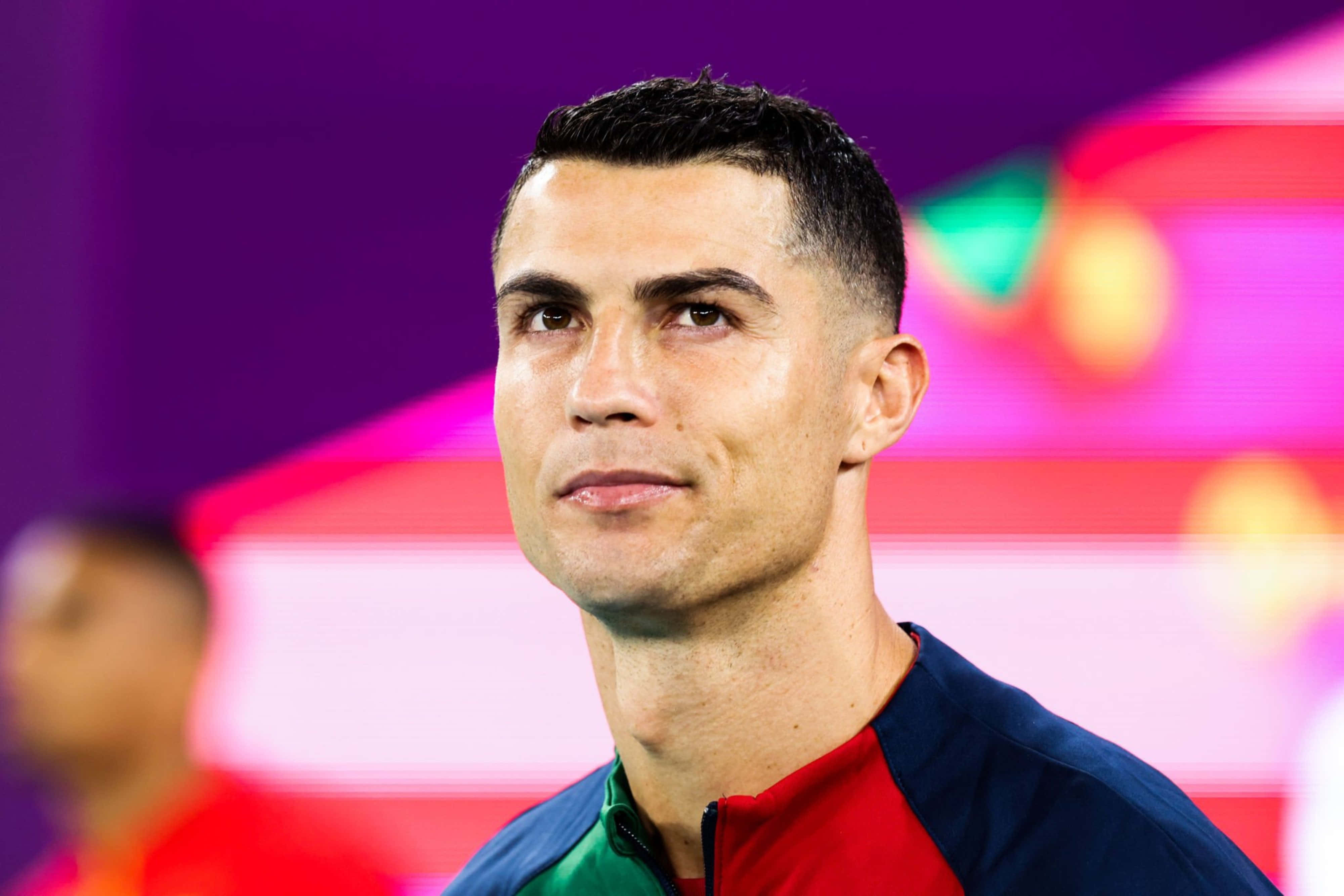 كريستيانو رونالدو يطارد الأحلام داخل وخارج الملعب خلفية