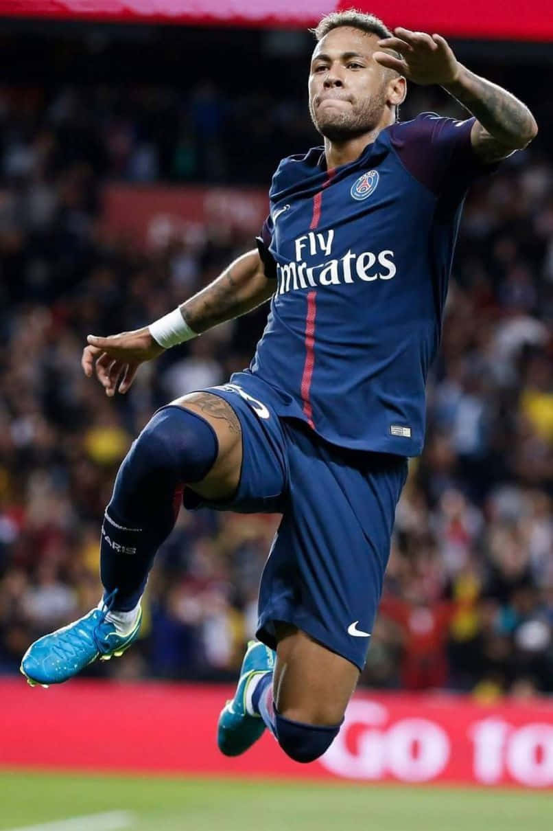 لاعب كرة قدم يقفز في الهواء خلفية
