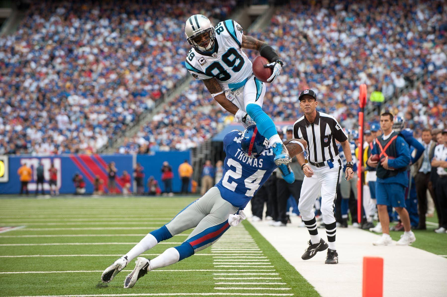 لاعبو كرة القدم الأمريكية NFL في مواجهة خلفية