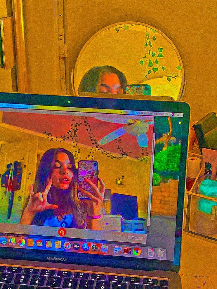 مزج القديم بالجديد لخلق جمالية مستقلة فريدة خلفية