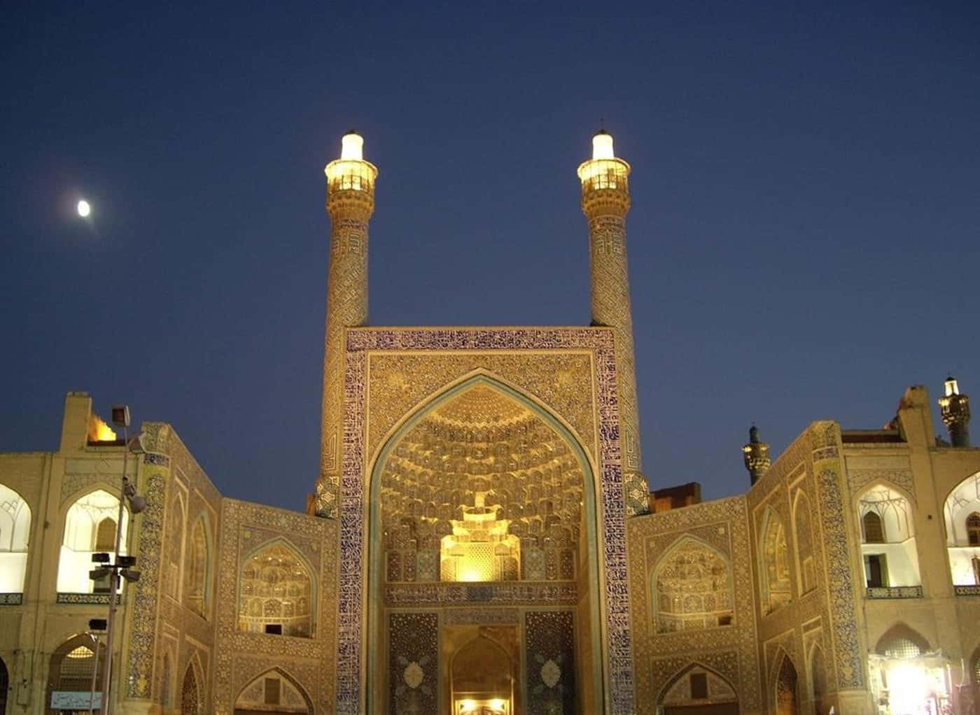 مسجد عباسي الكبير في أصفهان ليلاً خلفية