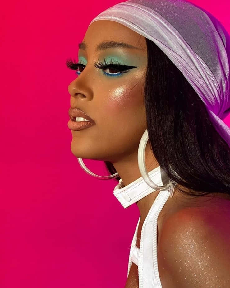 مغنية R&B Doja Cat تؤدي على المسرح خلفية