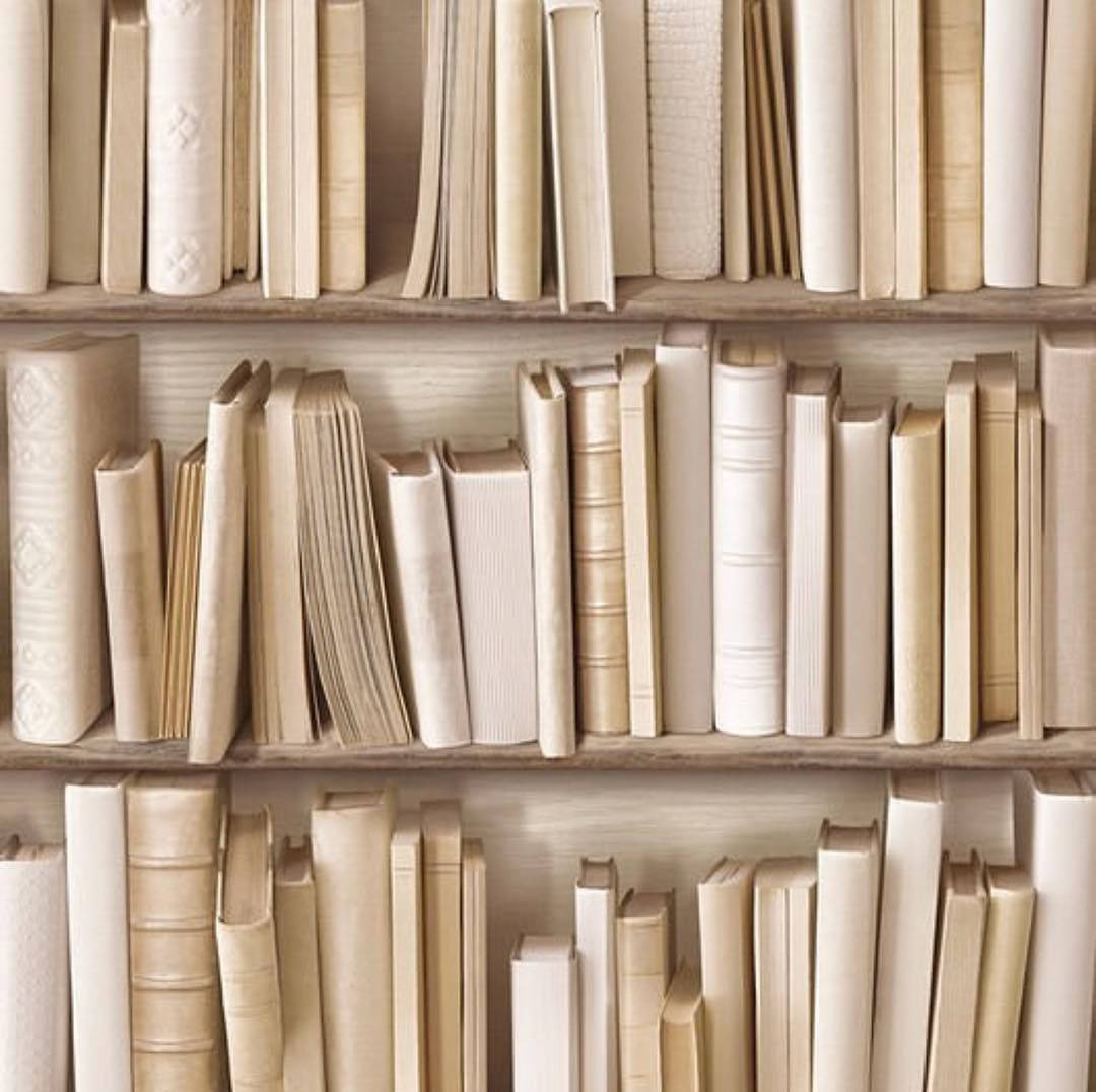 مكتبة كتب عتيقة بتصميم جمالي بيج خلفية