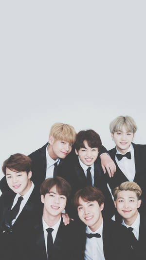 BTS أنيقون ببدلات التوكسيدو