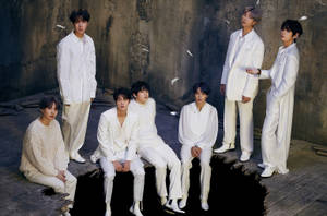 سطح مكتب BTS بجانب حفرة في الأرض — بي تي إس سطح المكتب خلفية