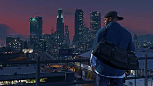 رجل GTA رائع مع حقيبة — Gta خلفية