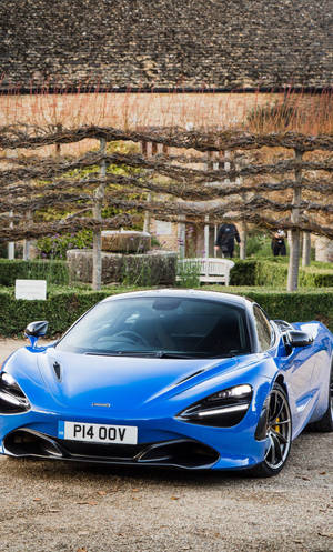 سيارة ماكلارين 720S الزرقاء في حديقة للهاتف — جمالي أزرق متحرك خلفية