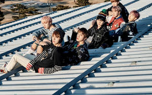 خلفية صورة جماعية لفرقة BTS في يوم الربيع — صورة جماعية لفرقة bts متحركة خلفية