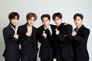 نوست — Kpop GIF خلفية